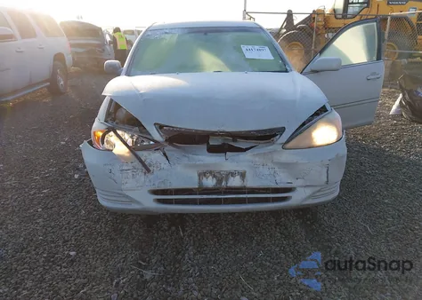 2004 Toyota Camry Le z USA, uszkodzony, nr VIN 4T1BE32K24U935296